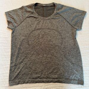 Lululemon swiftly tech cropped grey top